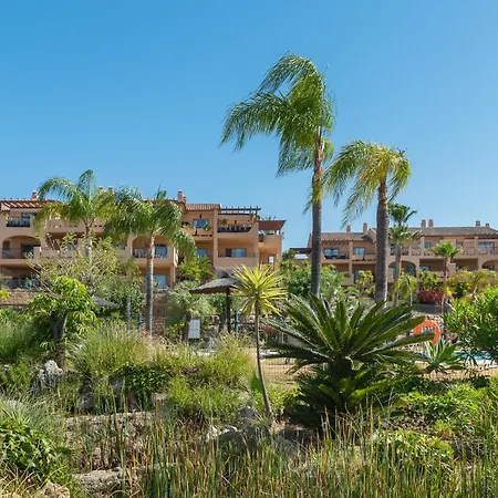 Bright 3-bedroom With Sunset Views Apartment